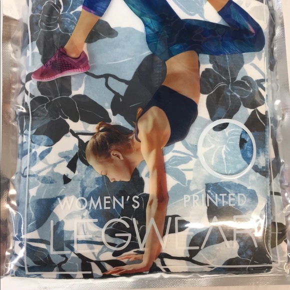 Blue Star Blue/Black Floral Capri Leggings Women’s - Picture 9 of 12